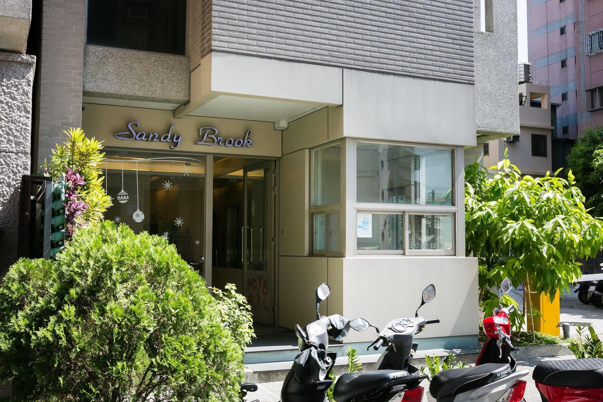 Mei Hsiao Yuen Hostel Taichung Exterior photo