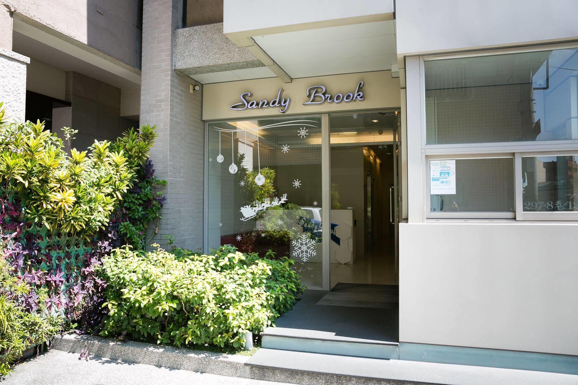 Mei Hsiao Yuen Hostel Taichung Exterior photo