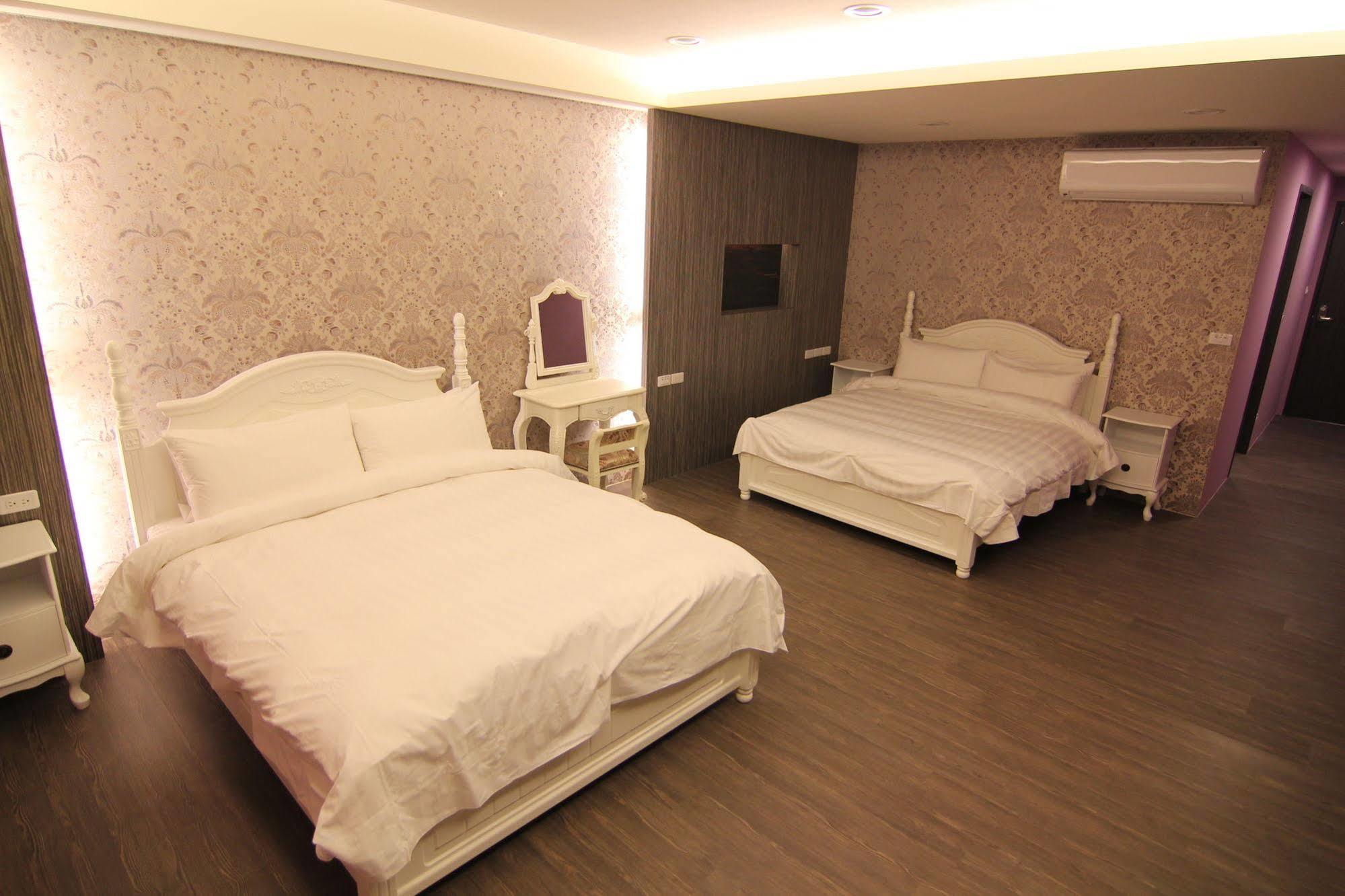 Mei Hsiao Yuen Hostel Taichung Exterior photo