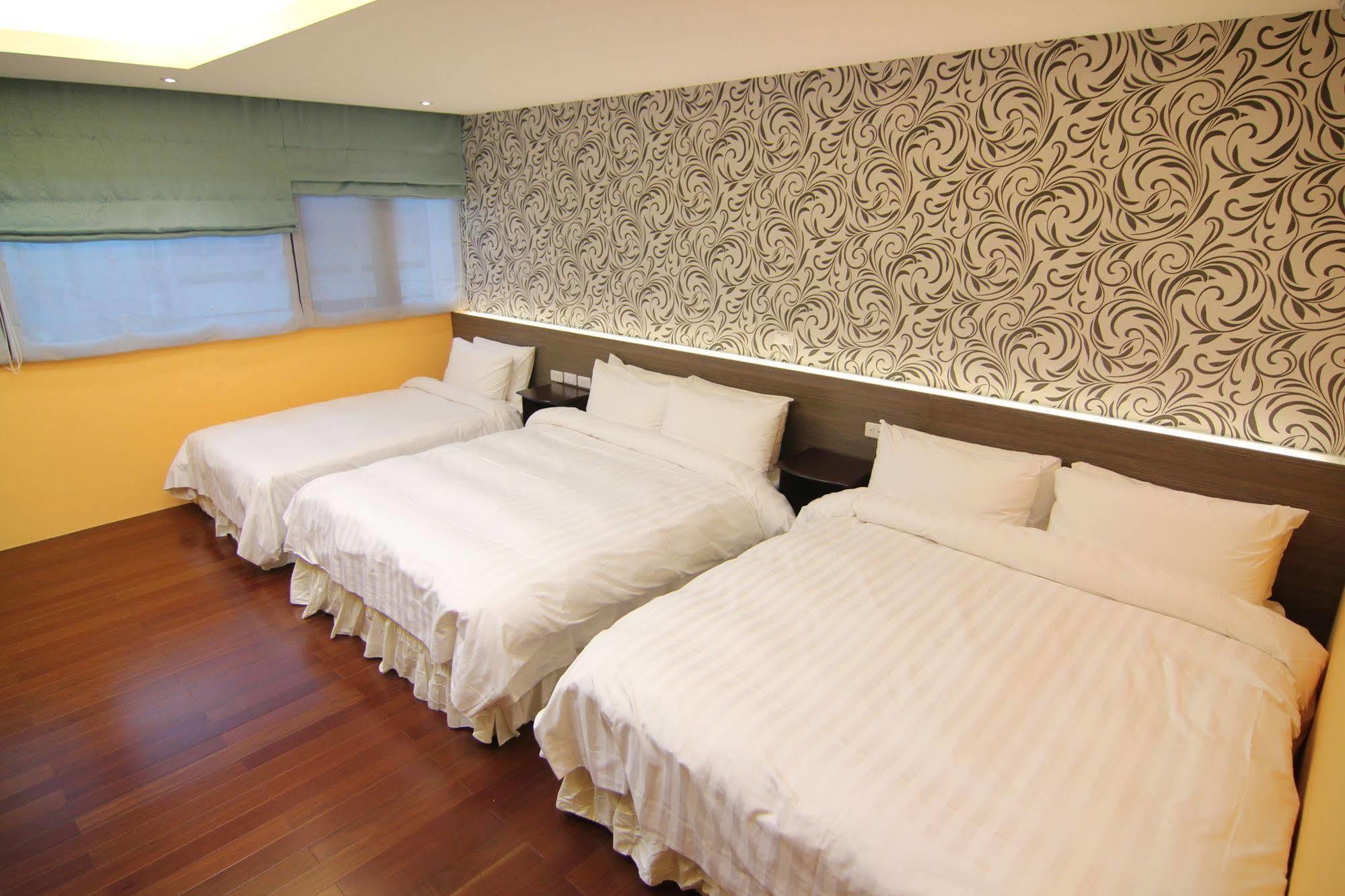 Mei Hsiao Yuen Hostel Taichung Exterior photo