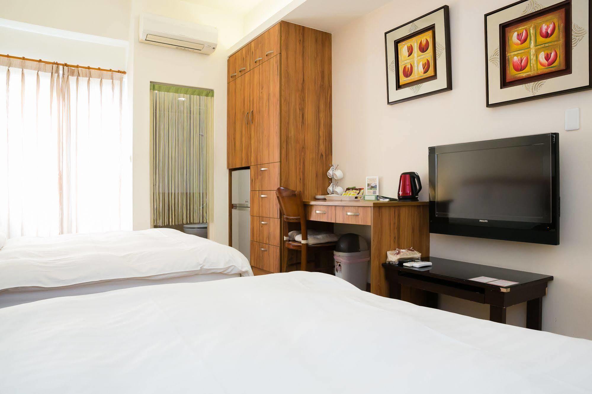 Mei Hsiao Yuen Hostel Taichung Exterior photo