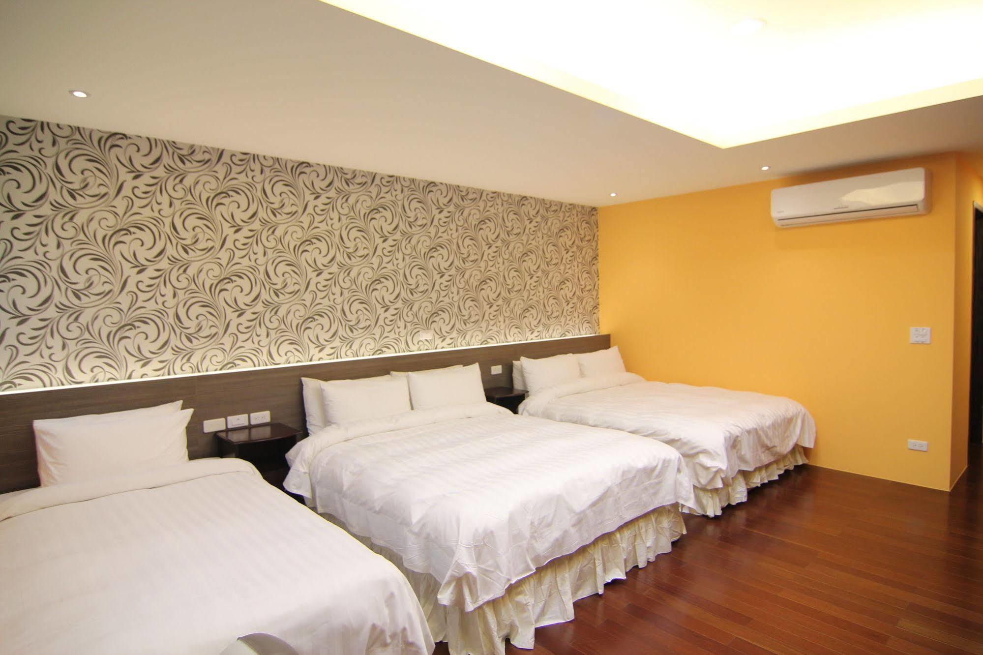 Mei Hsiao Yuen Hostel Taichung Exterior photo