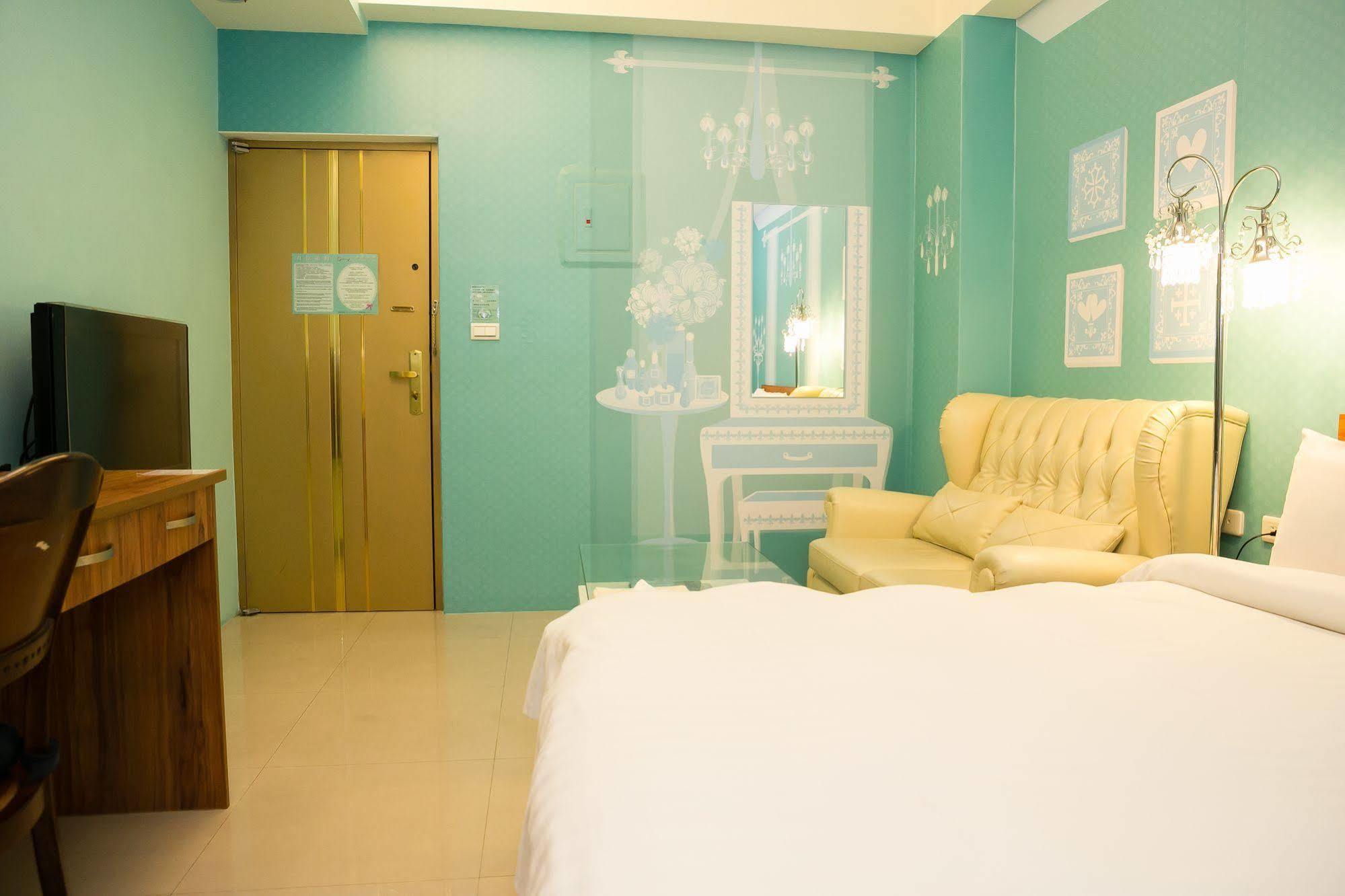 Mei Hsiao Yuen Hostel Taichung Exterior photo