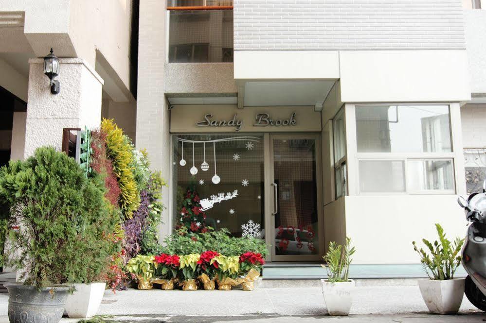 Mei Hsiao Yuen Hostel Taichung Exterior photo